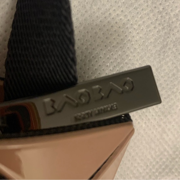 HP💯authentic almost new baobao issey Miyake Row Gloss Shoulder Bag pink beige - Picture 8 of 12